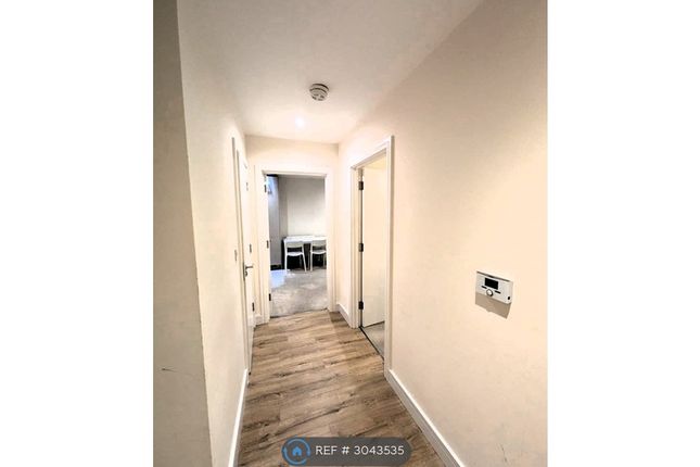 Flat, Longships Way, Reading photo 5