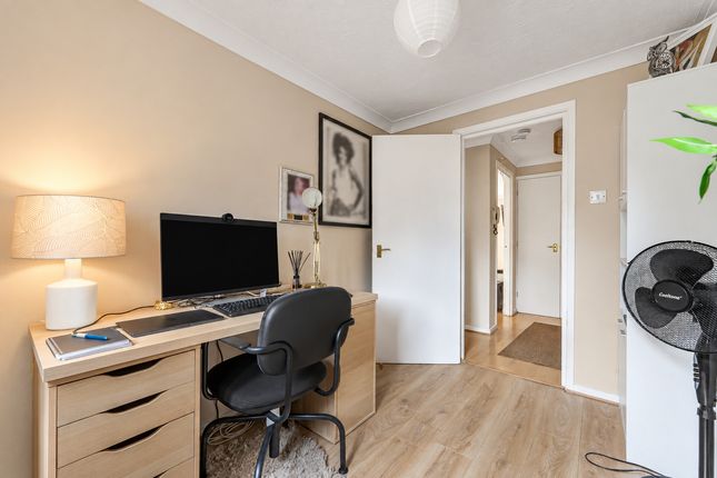 Flat Flat 25, 2, Green Pond Road, London photo 4