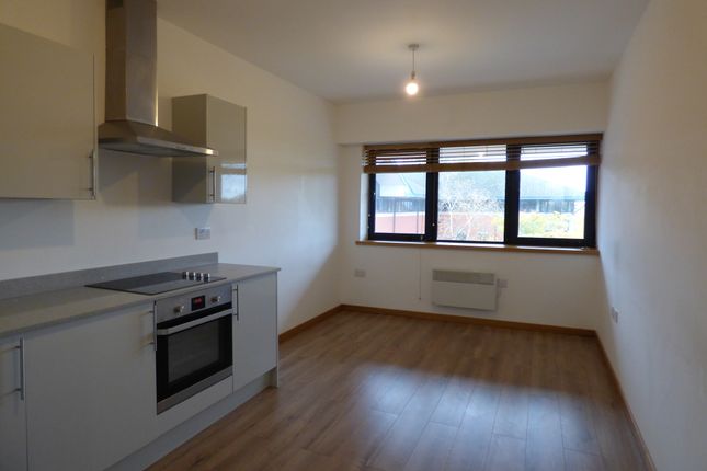 The Quadrant, Westlea, Swindon photo 2