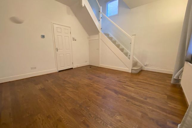 Cottage to rent in Upton Park, Slough