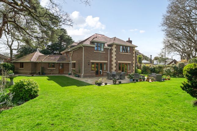 3, Hermitage Close, New Milton photo 2