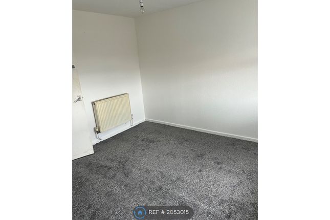 Semi-detached house to rent in Lee Street, Oldham