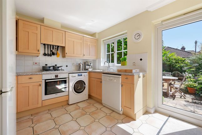 9, East Road, Surrey photo 4