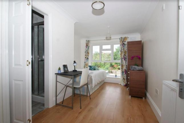 Thumbnail Room to rent in Duncan Grove, London