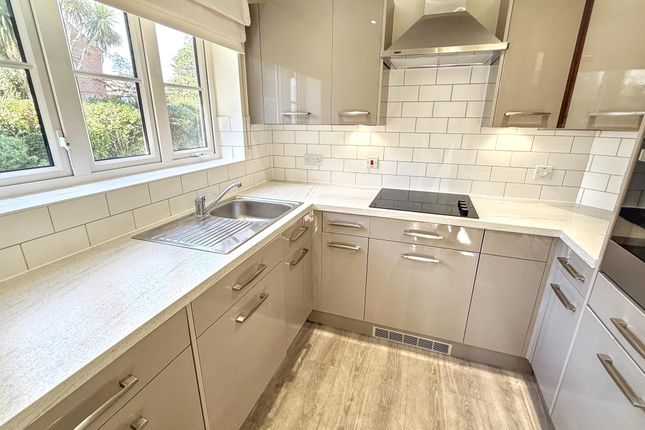 2 Hale Lodge, Fitzalan Road, Littlehampton photo 4