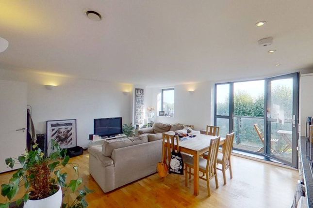 3-bed flat on Queensbridge Road, Haggerston, £600,000