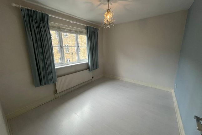 Town house to rent in Wildspur Grove, New Mill, Holmfirth