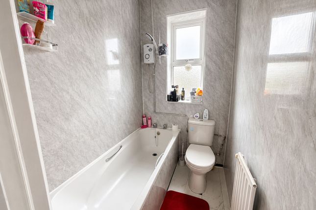 27, Arden Crescent, Newcastle upon Tyne photo 4