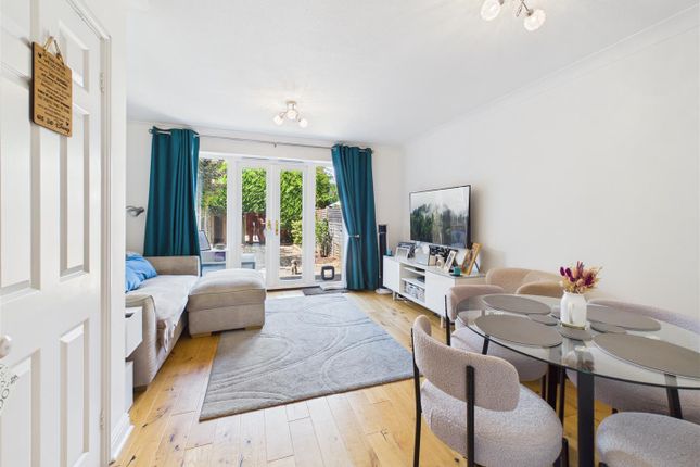 43, Grafton Way, West Molesey photo 4