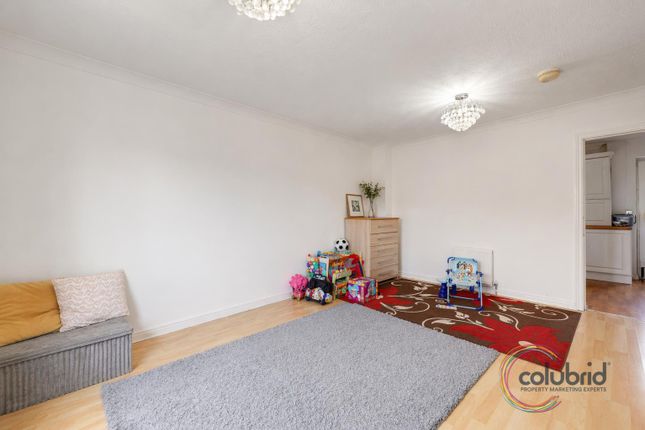 32A, Elsenham Crescent, Basildon photo 2