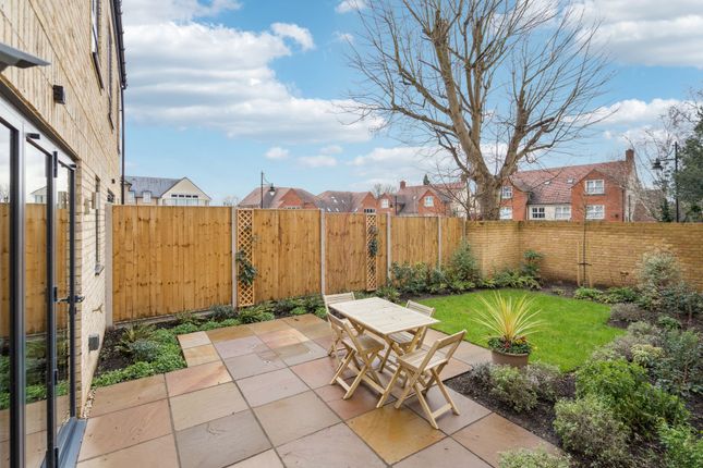 1 Victoria Mews Victoria Close, Rickmansworth photo 2
