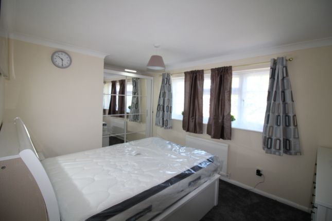 Room to rent in Waldorf Heights, Blackwater, Camberley