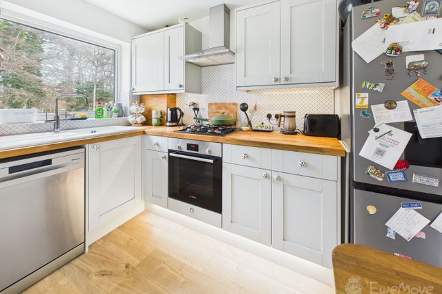 4, Hollybrook Court Chalet Hill, Bordon photo 4