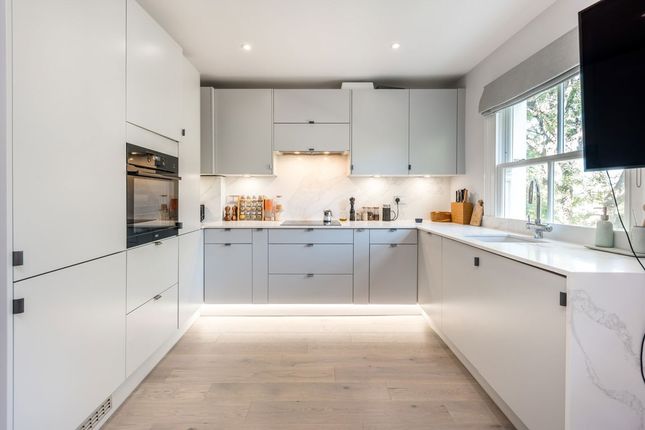 Flat C, 493, Fulham Road, London photo 2