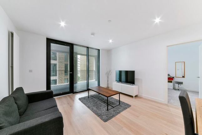 Thumbnail Flat to rent in Pinnacle House, Royal Wharf, London