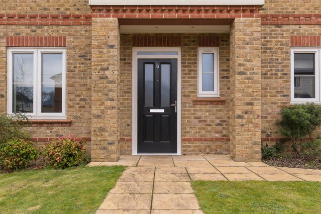 13, Foresters Way, Crawley photo 3