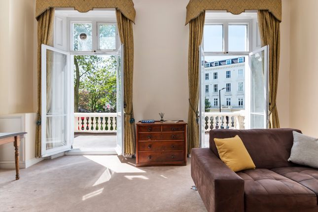 Flat for sale in St. George's Square, Pimlico, London