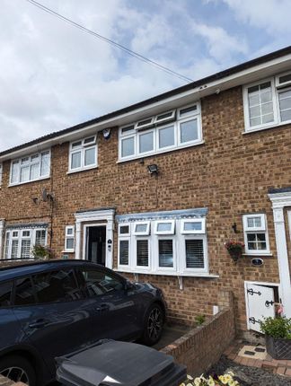 Thumbnail Property to rent in Lynbrook Close, Rainham