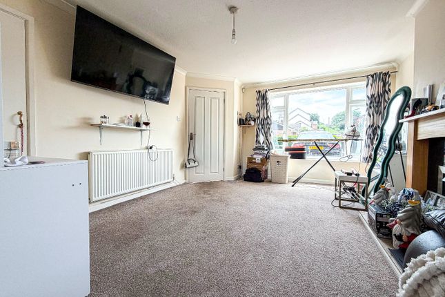 7 Barrow Drive, Taunton, Somerset photo 4