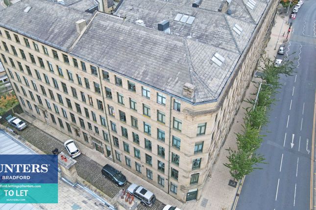 2 bed flat to rent in Apartment 80, Broadgate House, Bradford, West Yorkshire BD1