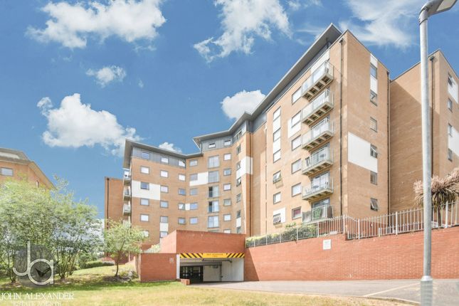 Thumbnail Flat for sale in Keel Point, Colchester