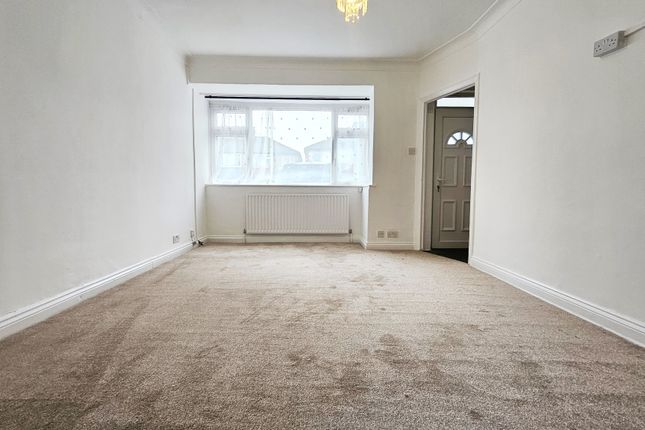 93 Lansbury Drive,, Hayes, Hayes photo 4