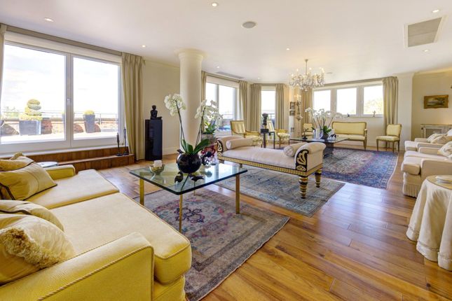 Flat for sale in Hodford Road, London