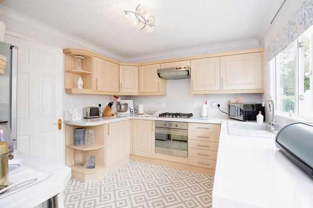 41, Woodcot Park, Stratford-Upon-Avon photo 4