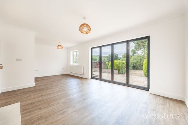 11 Bone Road, Norwich photo 3