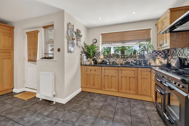 21, Whiteoak Avenue, York photo 3