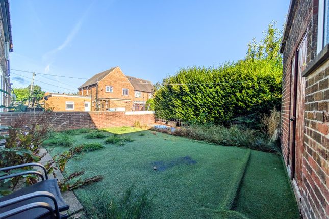 18, Manor Rise, Huddersfield photo 2