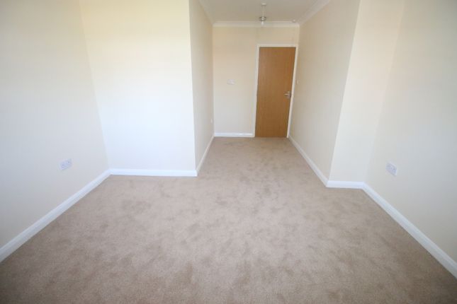 Thumbnail Flat to rent in Willowbrook Road, Staines-Upon-Thames, Surrey
