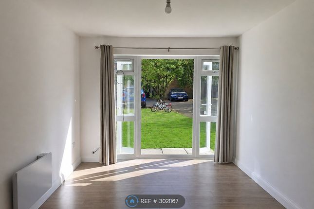 Harewood Court, College Avenue, Harrow photo 3