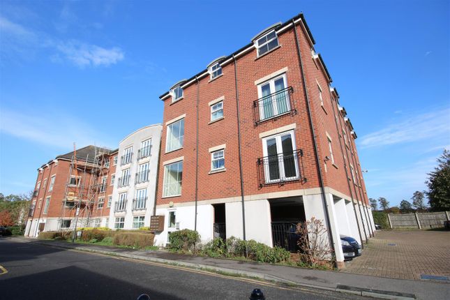 Thumbnail Flat for sale in Tobermory Close, Langley, Slough