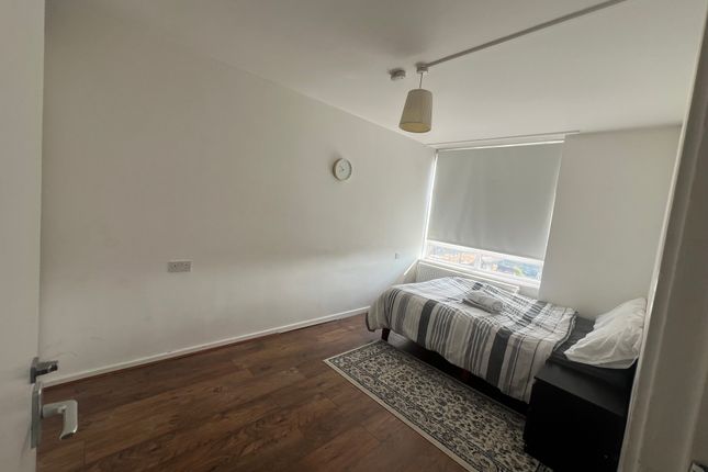 Thumbnail Triplex to rent in Bloomfontein Road, White City