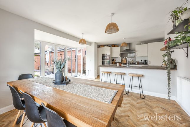 11 Rowan Crescent, Norwich photo 2