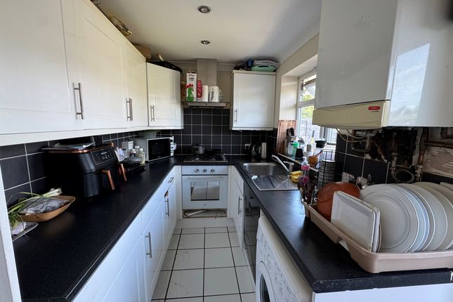 48a, Meadow Road, Barking photo 2