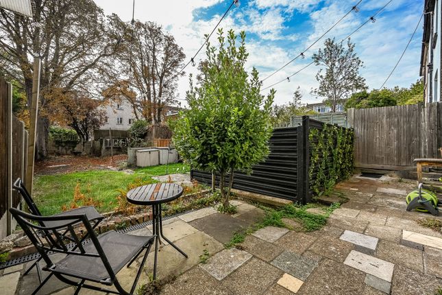 Coopers Lane, Grove Park photo 4