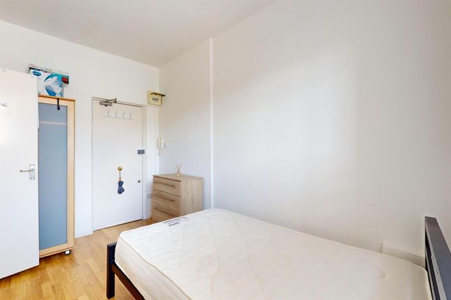 Studio to rent in St. Petersburgh Place, London