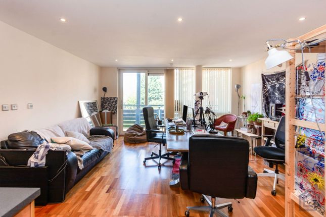 Flat for sale in 3 Canal Square, Birmingham