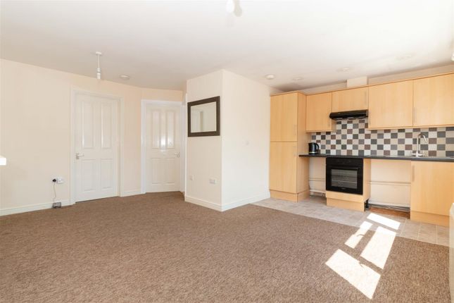 Thumbnail Flat to rent in New Broadway, Tarring Road, Worthing