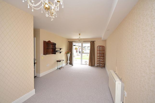 34, Willow Court, Swansea photo 4
