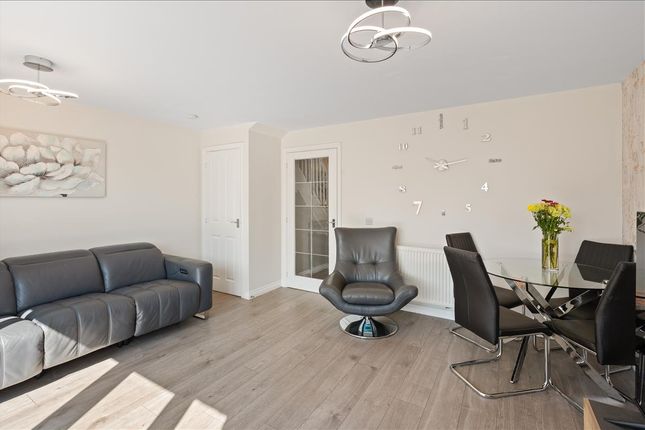 33 Auld Coal Road, Bonnyrigg photo 4