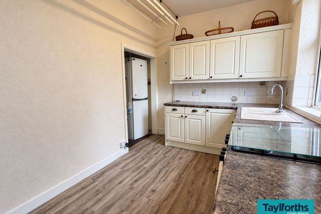 14 Linden Road, Barnoldswick photo 4