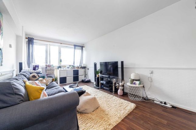 Flat for sale in Anfield Close, Balham