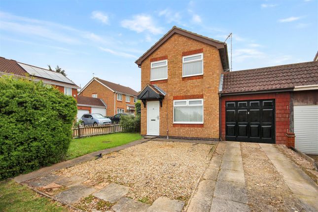 Link-detached house to rent in Grafton Close, Wellingborough