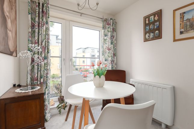 Flat 37, Lyle Court, 25, Barnton Grove, Edinburgh photo 4