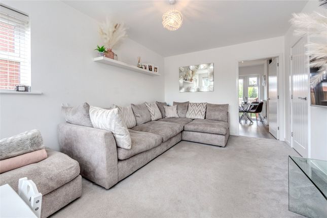 21, Heath Way, Radlett photo 2