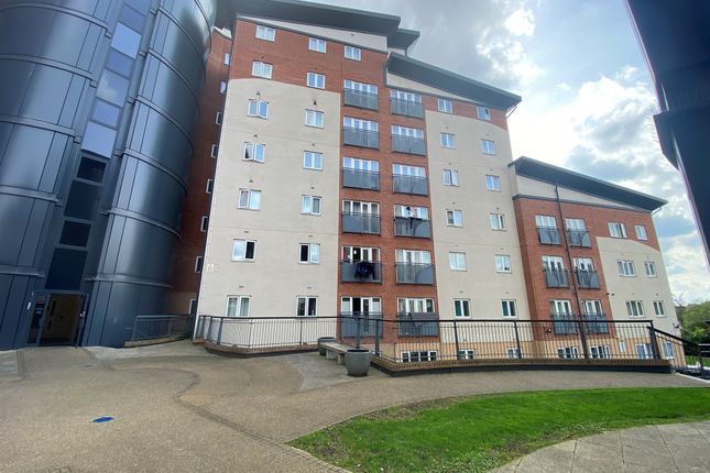 Flat for sale in Aspects Court, Slough