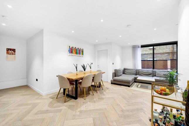 Flat for sale in Eastlight Apartments, Tower Hamlets, London